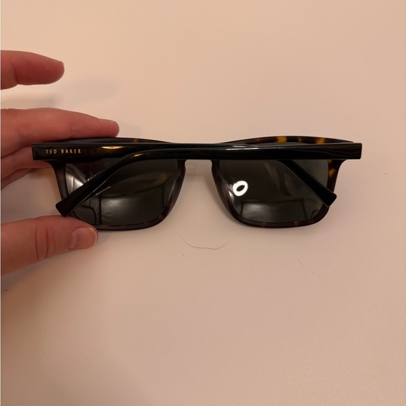 Ted Baker Polarized 56mm Green Lens Sunglasses-Y2K Tinted Sunglasses Trend - Picture 3 of 7